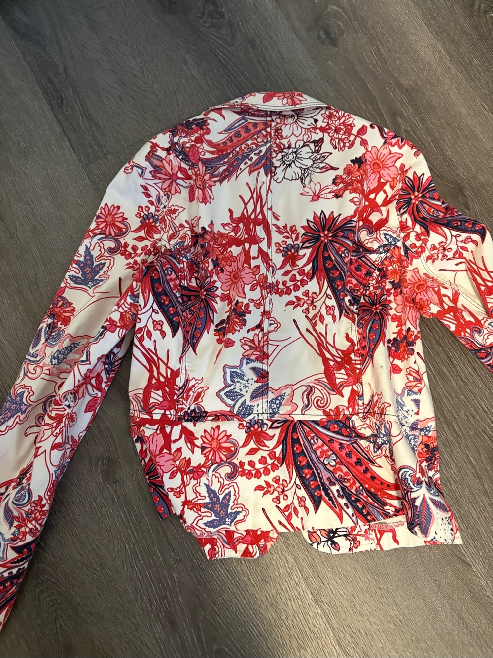White Floral Zip-Front Blazer with Red and Navy Print - Picture 9 of 9